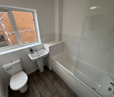 3 bedroom semi-detached house to rent - Photo 6