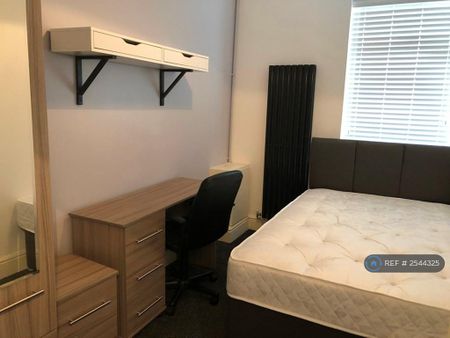 6 bedroom end of terrace house to rent - Photo 3