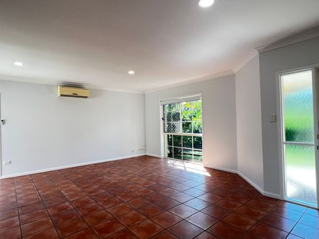 Large 3 Bedroom Family Home Close to Schools! - Photo 3