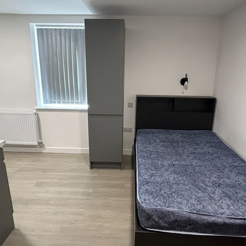 Studio Flat, Humphrey Road, M16 - Photo 1