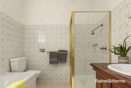 “Gateway To The City” - Photo 5