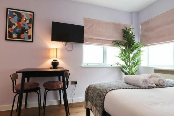 Studio to rent - Photo 1