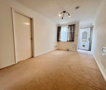 The Oaks, Merryoak, Southampton - Photo 1