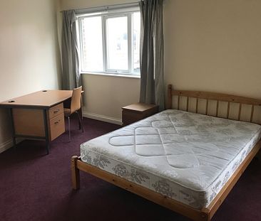 5 Bedroom Flat To Rent in Lenton - Photo 4
