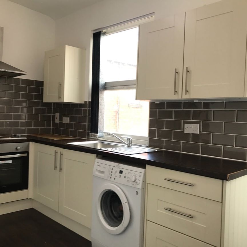 1 Bed Flat, Roundhay Road, LS8 - Photo 1