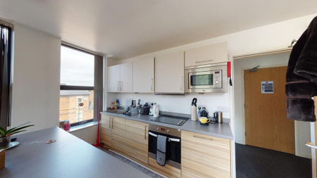 3 bedroom flat to rent - Photo 4