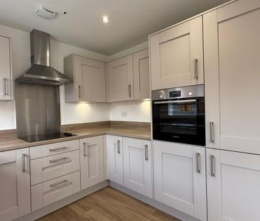 3 bedroom detached house to rent - Photo 2