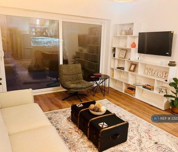 2 bedroom end of terrace house to rent - Photo 2