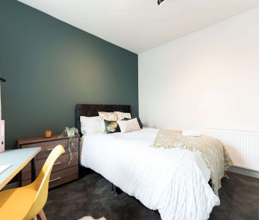 😁 Modern HMO in a great location 😁 Room 3 - Photo 1