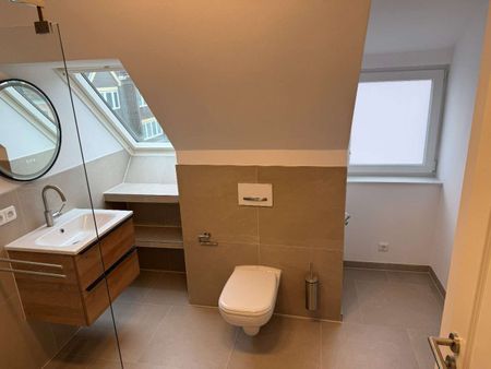 Erstbezug nach Sanierung! 2-Zimmer Dachgeschosswohnung mitten drin! - Photo 3