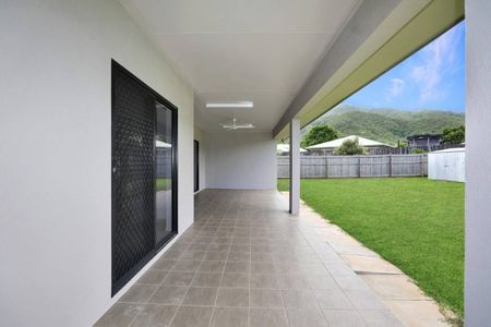 Beautifully Refurbished Family Home – Available Now! - Photo 5