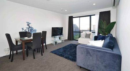 Sunny 2-bedroom downstairs apartment for rent!! - Photo 4