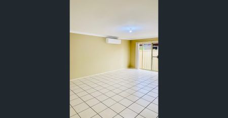 STUNNING 4 BEDROOM HOME CLOSE TO TOWN CENTER - Photo 4