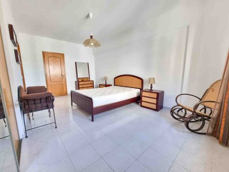 Apartamento T2 para Arrendamento Anual na Praia da Rocha - Photo 2