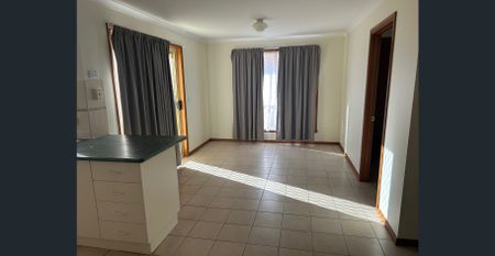 Low Maintenance, neat unit - Photo 5