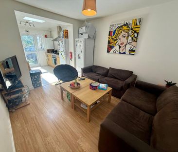 5 bedroom semi-detached house to rent - Photo 1