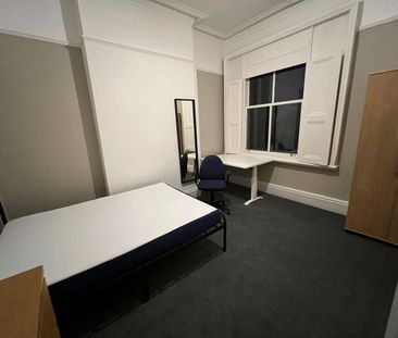 6 Bed Semi-Detached House, Birch Grove, M14 - Photo 5