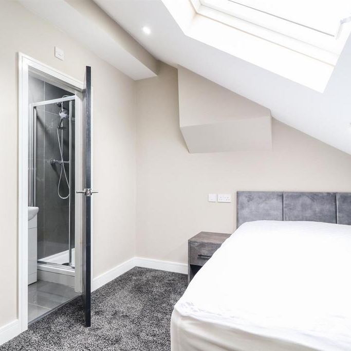 1 bedroom in a house share to rent - Photo 1