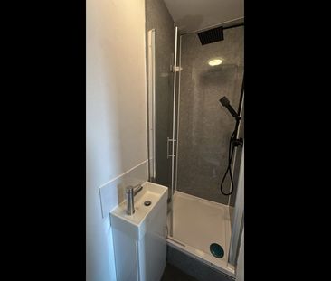 Studio Flat, High Road, NW10 - Photo 4