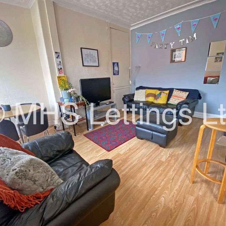 3 Bedroom Mid Terraced House for rent in Lumley Avenue - Photo 1