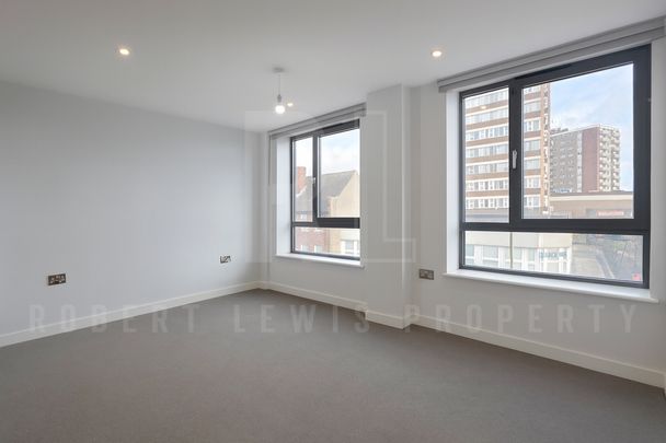 Modern Three Bedroom Modern Apartment – Foster Street, London, NW4 2FB - Photo 1