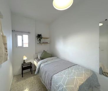 Calle de Camarena, Madrid, Community of Madrid 28047 - Photo 2