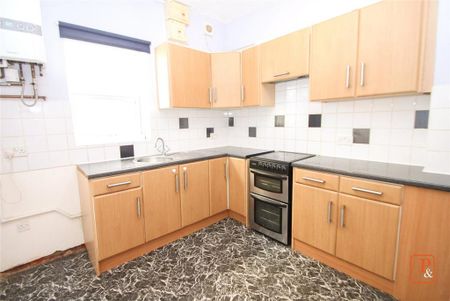 2 bedroom end of terrace house to rent - Photo 4