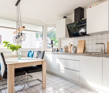 Schick renovierte Erdgeschosswohnung mit Garten in toller Lage der ... - Foto 1