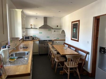 4 bedroom detached house to rent - Photo 2