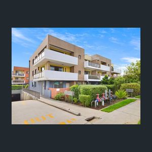 SPACIOUS 2 BEDROOM APARTMENT IN GREAT LOCATION - Photo 2