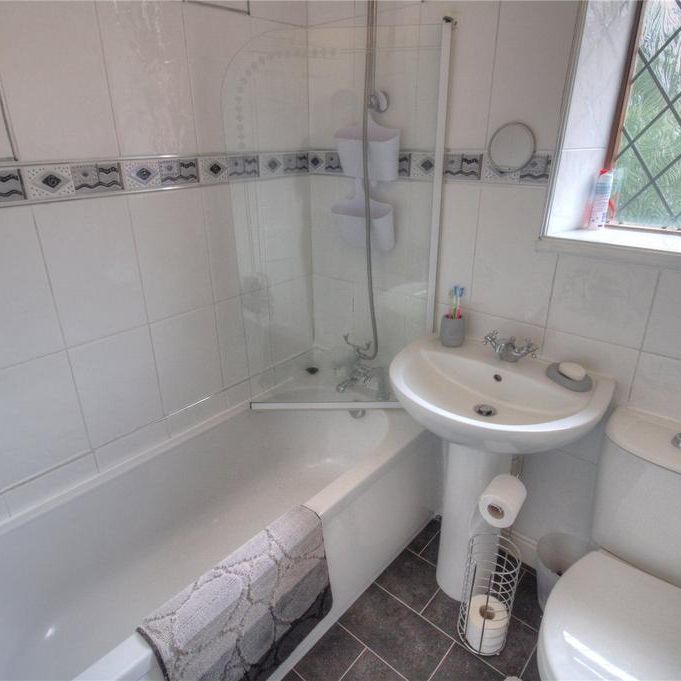 2 bedroom end of terrace house to rent - Photo 1