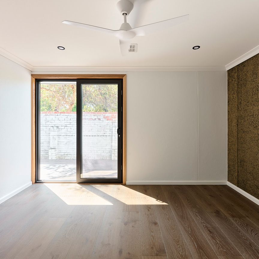 Renovated Five-Bedroom Home in Prime Lyneham Location! - Photo 1