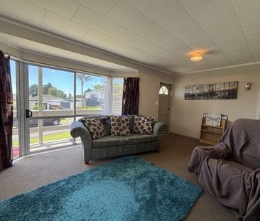 Location Location! - Photo 2