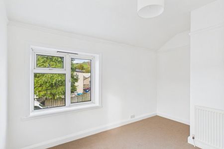 2 bedroom semi-detached house to rent - Photo 3