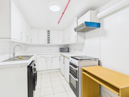 2 bedroom flat to rent - Photo 3