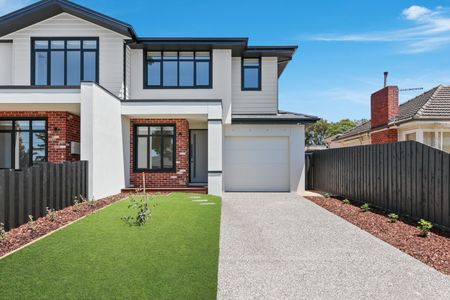 Exquisite Living – Premium Brand New Four Bedroom Residences - Photo 2