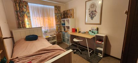 Comfortable Family Home in a Quiet Location - Photo 2