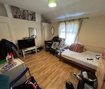 Room in a Shared Flat, Bevois Mansions, SO14 - Photo 1