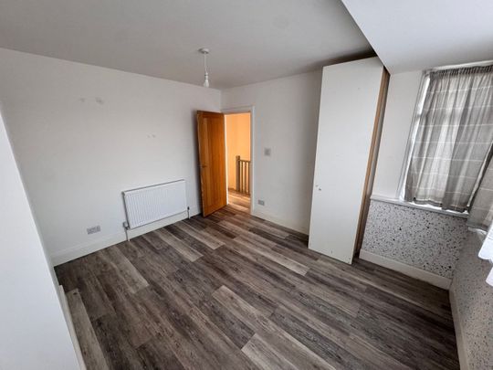 4 Bed Terraced House, Brent Park Road, NW4 - Photo 1