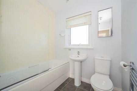 2 Grange Hill, Kingsway, Dunmurry, Belfast, BT17 9AW - Photo 4
