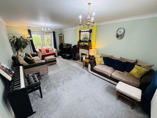 5 bedroom detached house to rent - Photo 1