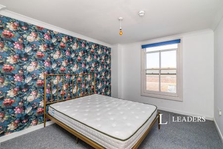 2 bedroom flat to rent - Photo 3