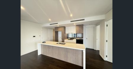 North facing 3 Bedrooms Apartment with 2 Secure Parking! ***Furniture are NOT included*** - Photo 5