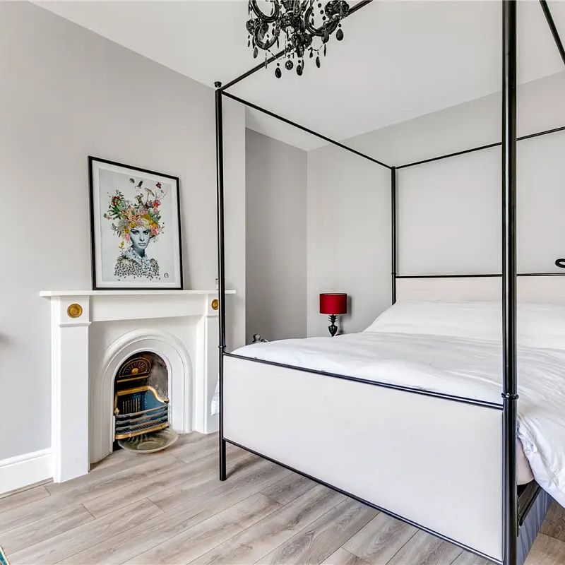 3 bedroom house in London - Photo 1