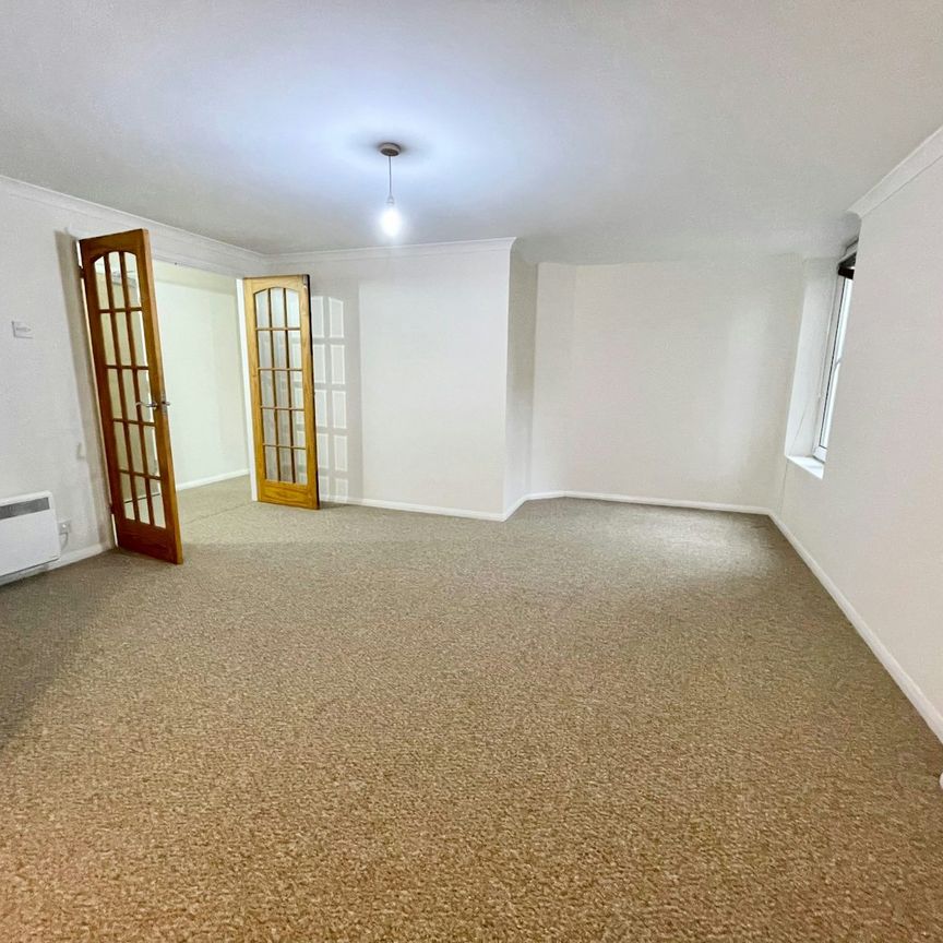 Flat to rent on - Photo 1