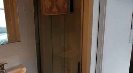 Queen size bed and pool - Photo 4