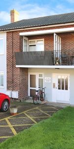 Applegarth Avenue, Guildford, Surrey, GU2 8LR - Photo 4