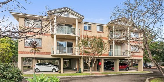 Neat 2 bedroom unit in security block - Photo 3