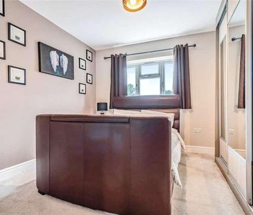 Woking, Surrey, GU21 - Photo 6