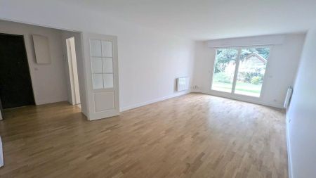 location Appartement T3 DE 74.16m² À GARCHES - Photo 2